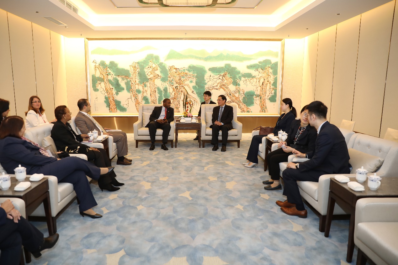 1720421556548399.jpg bb.jpg